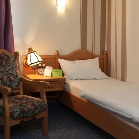 Parkhotel Altes Kaffeehaus Вольфенбюттель Номер фото